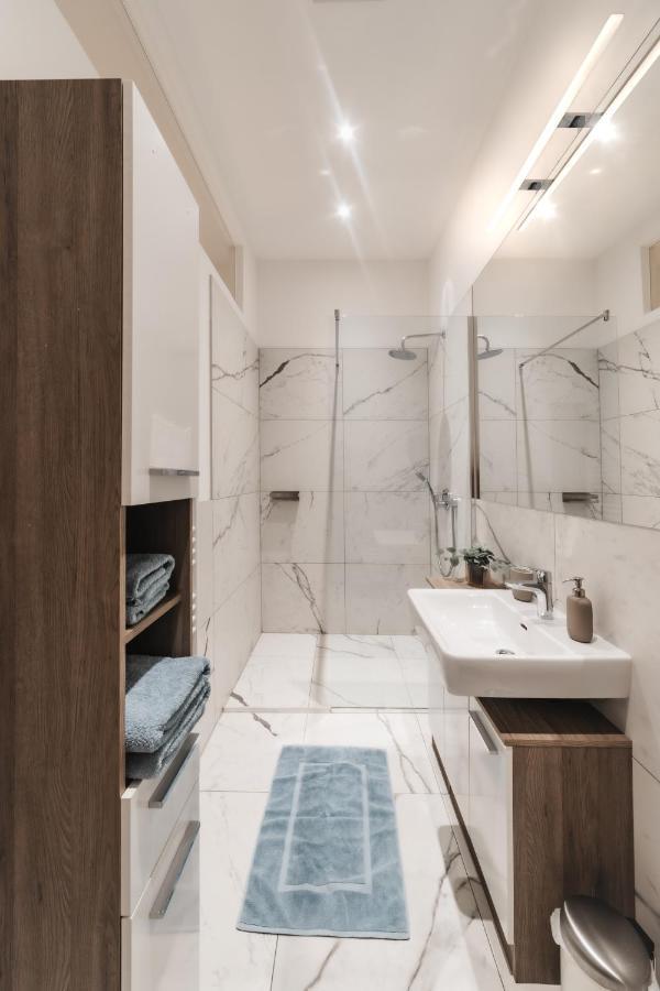 וינה Cozy Apartment, 2 Private Terraces, 8 Min To City Center מראה חיצוני תמונה